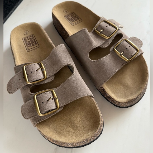 Faded Glory Other - New Faded glory Men’s slippers sandals leather Cork footbed Gold Buckles Size 9